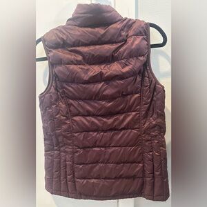 Women's Quilted Puffer Vest - Burgundy